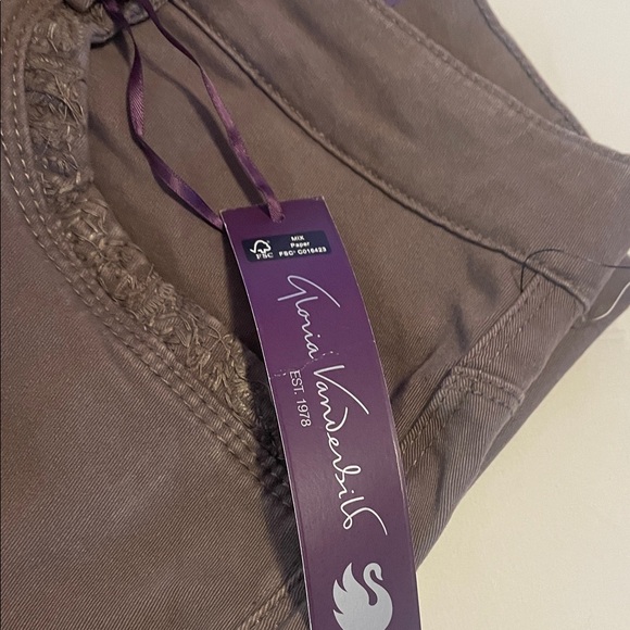 Gloria Vanderbilt Brown Women's Bermuda Shorts - Picture 10 of 10